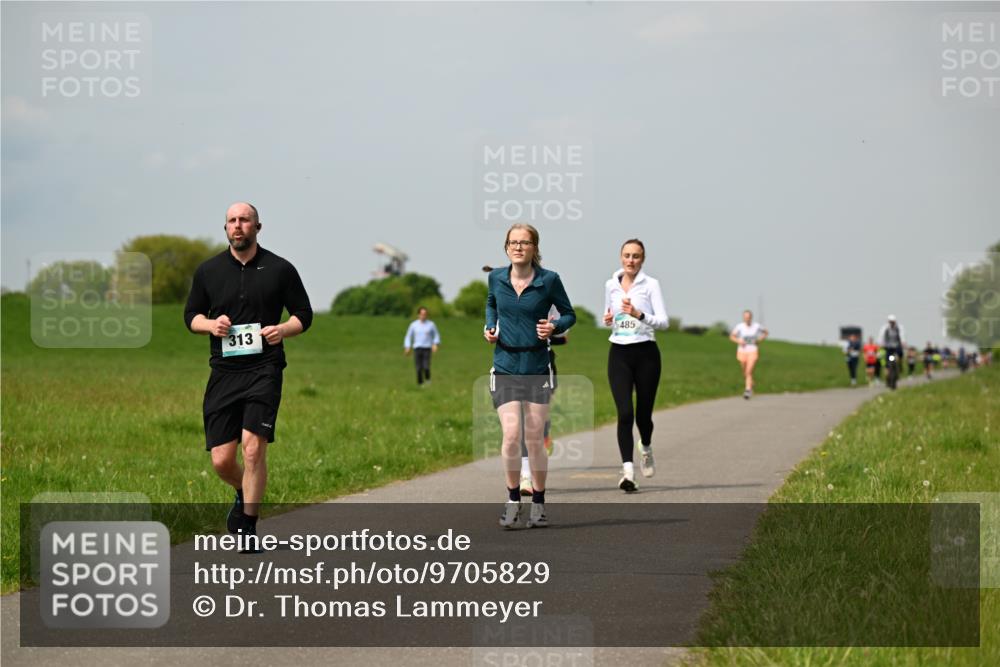10.05.2026 - 8. Wedeler Halbmarathon Dr. Thomas Lammeyer http://msf.ph/oto/9705829 10.05.2026 11:55:56 Laufen 313, 485 meine-sportfotos.de
