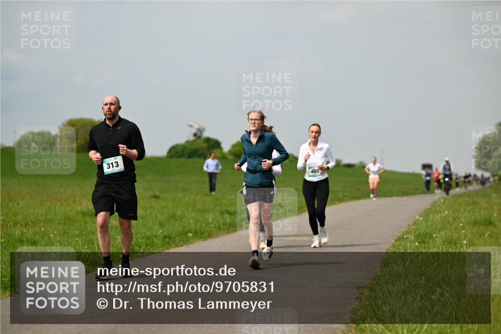 10.05.2026 - 8. Wedeler Halbmarathon Dr. Thomas Lammeyer http://msf.ph/oto/9705831 10.05.2026 11:55:56 Laufen 313, 485 meine-sportfotos.de