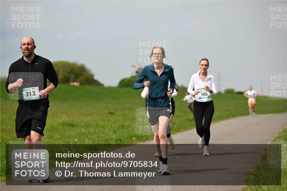 10.05.2026 - 8. Wedeler Halbmarathon Dr. Thomas Lammeyer http://msf.ph/oto/9705834 10.05.2026 11:55:57 Laufen 313, 485 meine-sportfotos.de