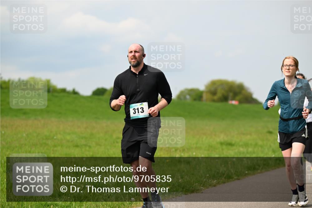10.05.2026 - 8. Wedeler Halbmarathon Dr. Thomas Lammeyer http://msf.ph/oto/9705835 10.05.2026 11:55:58 Laufen 313 meine-sportfotos.de
