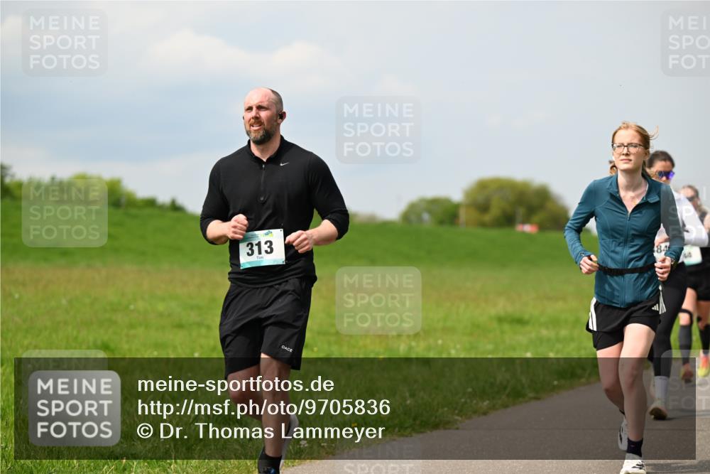 10.05.2026 - 8. Wedeler Halbmarathon Dr. Thomas Lammeyer http://msf.ph/oto/9705836 10.05.2026 11:55:58 Laufen 313 meine-sportfotos.de
