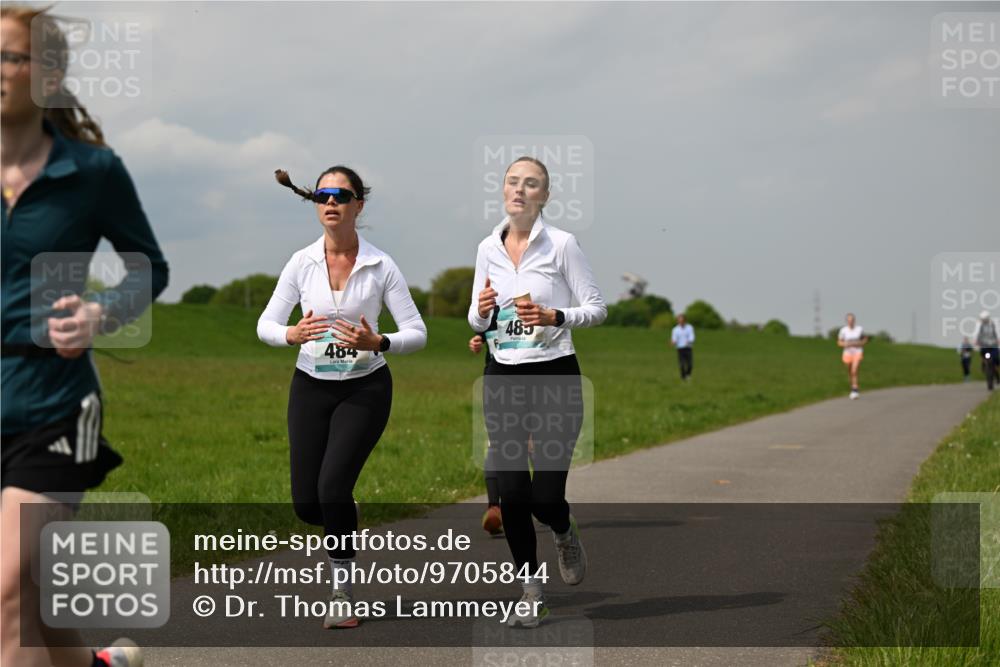 10.05.2026 - 8. Wedeler Halbmarathon Dr. Thomas Lammeyer http://msf.ph/oto/9705844 10.05.2026 11:56:01 Laufen 484, 485 meine-sportfotos.de