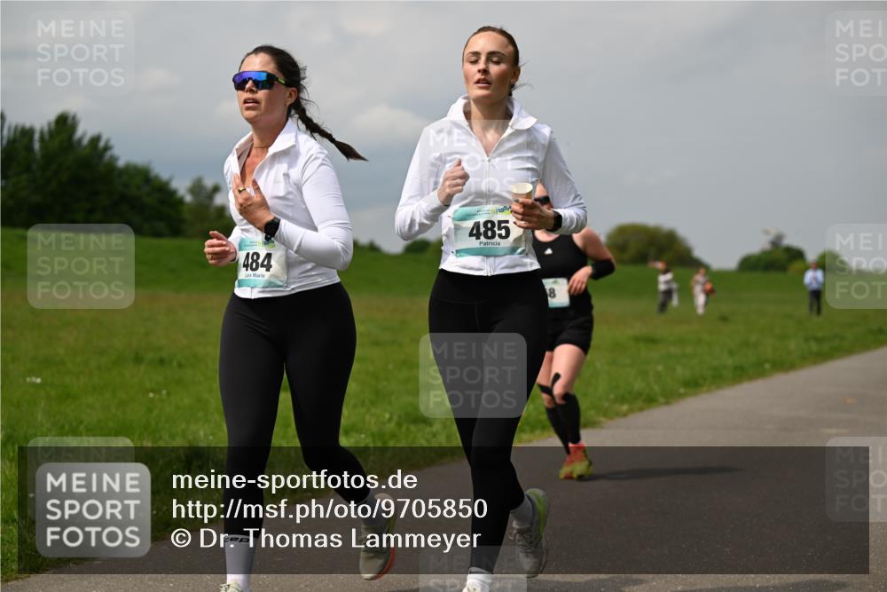 10.05.2026 - 8. Wedeler Halbmarathon Dr. Thomas Lammeyer http://msf.ph/oto/9705850 10.05.2026 11:56:01 Laufen 484, 485 meine-sportfotos.de