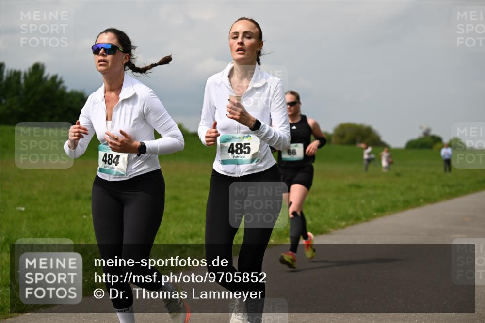 10.05.2026 - 8. Wedeler Halbmarathon Dr. Thomas Lammeyer http://msf.ph/oto/9705852 10.05.2026 11:56:02 Laufen 484, 485 meine-sportfotos.de