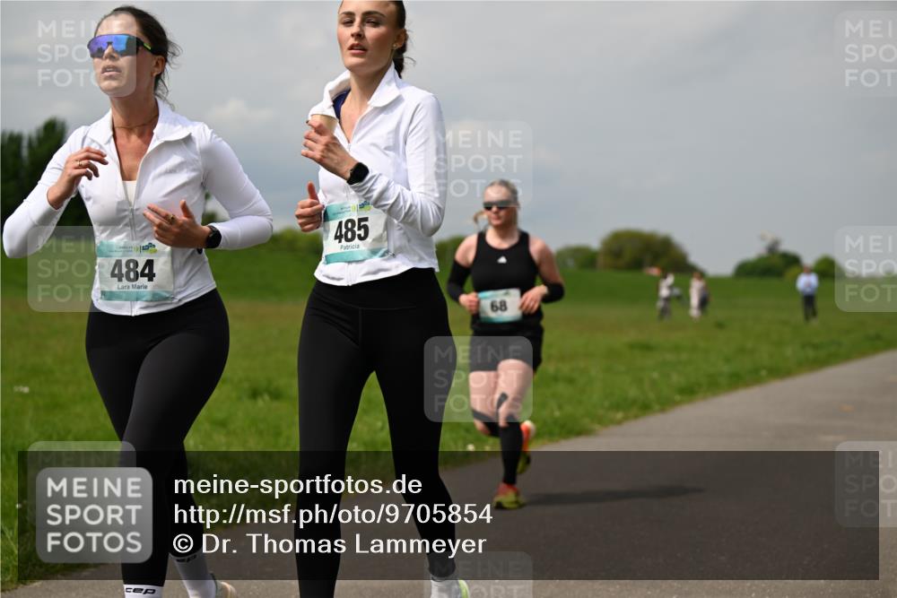 10.05.2026 - 8. Wedeler Halbmarathon Dr. Thomas Lammeyer http://msf.ph/oto/9705854 10.05.2026 11:56:02 Laufen 19096, 484, 485 meine-sportfotos.de