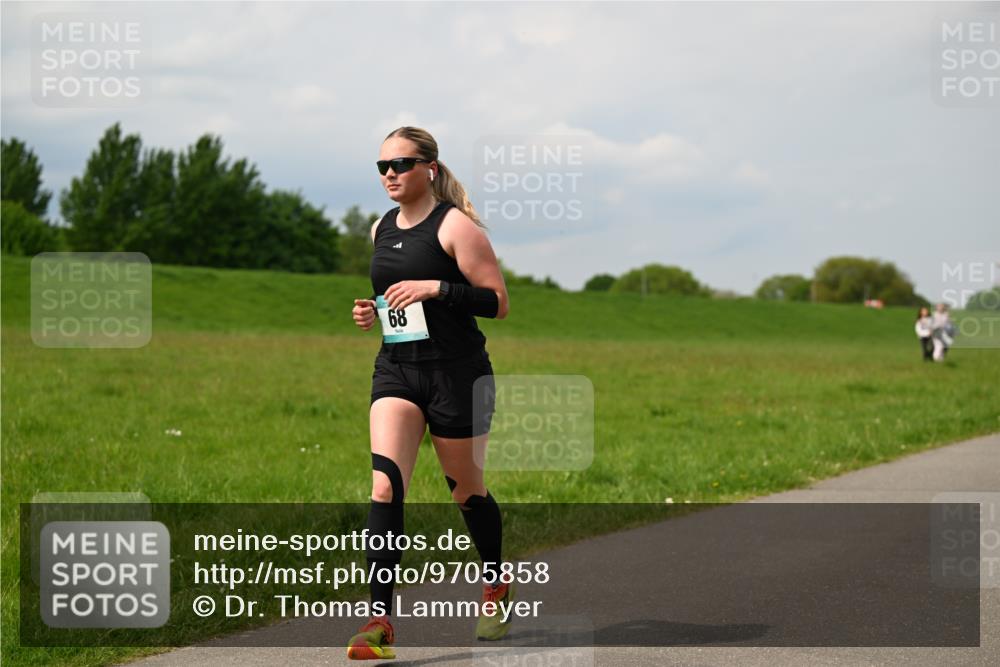 10.05.2026 - 8. Wedeler Halbmarathon Dr. Thomas Lammeyer http://msf.ph/oto/9705858 10.05.2026 11:56:03 Laufen  meine-sportfotos.de