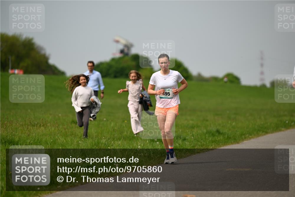 10.05.2026 - 8. Wedeler Halbmarathon Dr. Thomas Lammeyer http://msf.ph/oto/9705860 10.05.2026 11:56:07 Laufen 495 meine-sportfotos.de