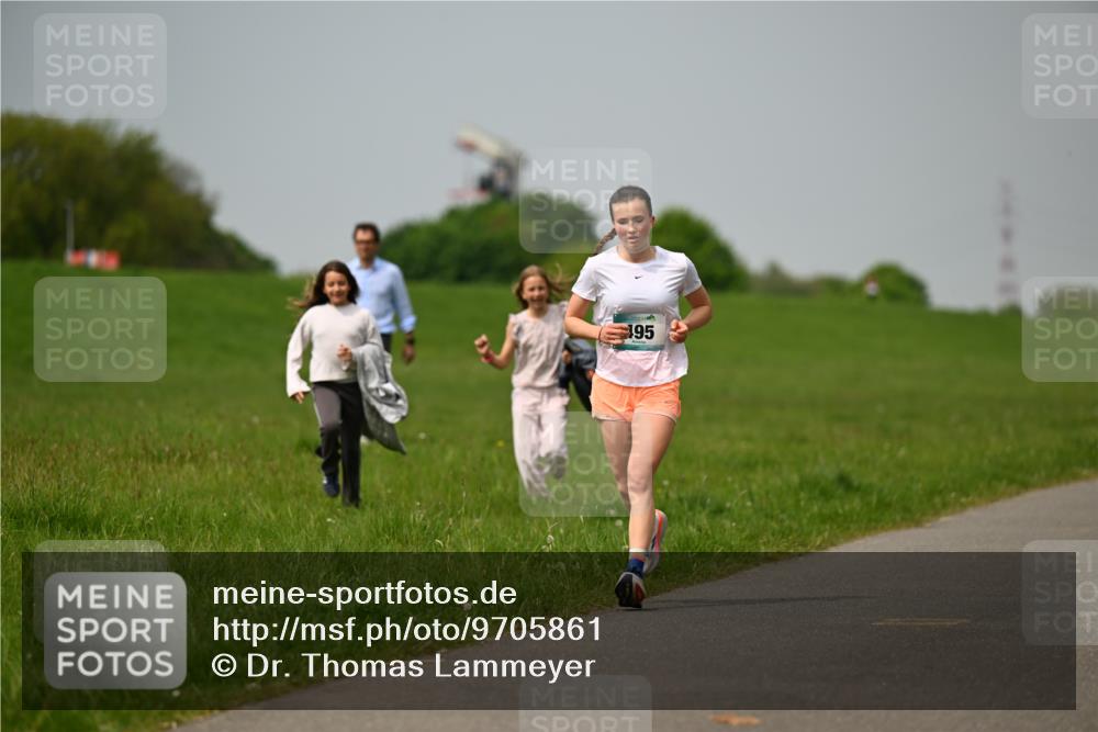 10.05.2026 - 8. Wedeler Halbmarathon Dr. Thomas Lammeyer http://msf.ph/oto/9705861 10.05.2026 11:56:07 Laufen 195 meine-sportfotos.de