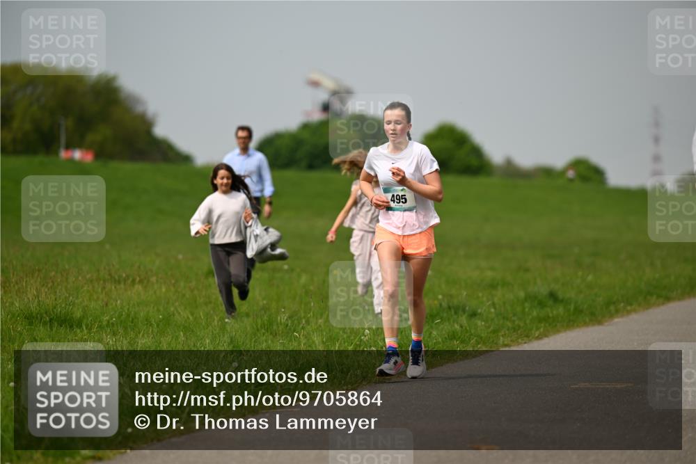 10.05.2026 - 8. Wedeler Halbmarathon Dr. Thomas Lammeyer http://msf.ph/oto/9705864 10.05.2026 11:56:07 Laufen 495 meine-sportfotos.de