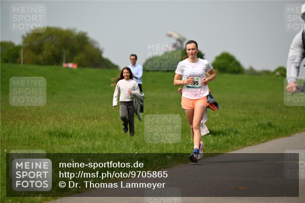 10.05.2026 - 8. Wedeler Halbmarathon Dr. Thomas Lammeyer http://msf.ph/oto/9705865 10.05.2026 11:56:08 Laufen  meine-sportfotos.de