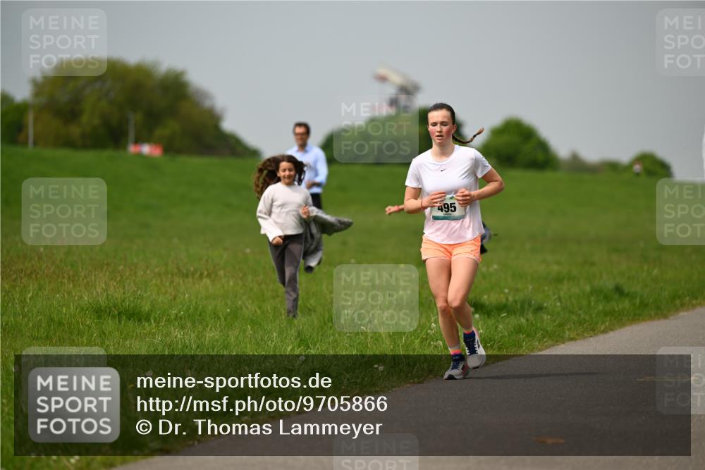10.05.2026 - 8. Wedeler Halbmarathon Dr. Thomas Lammeyer http://msf.ph/oto/9705866 10.05.2026 11:56:08 Laufen 495 meine-sportfotos.de