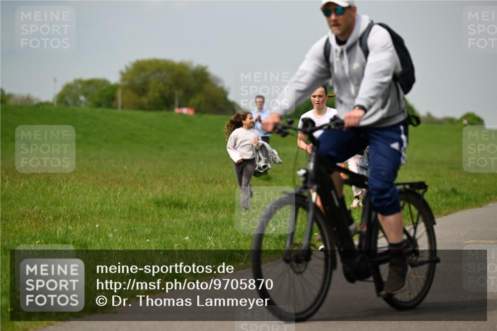 10.05.2026 - 8. Wedeler Halbmarathon Dr. Thomas Lammeyer http://msf.ph/oto/9705870 10.05.2026 11:56:08 Laufen  meine-sportfotos.de