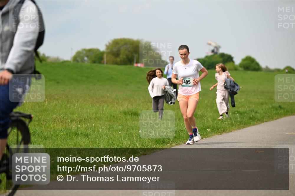 10.05.2026 - 8. Wedeler Halbmarathon Dr. Thomas Lammeyer http://msf.ph/oto/9705873 10.05.2026 11:56:09 Laufen 495 meine-sportfotos.de