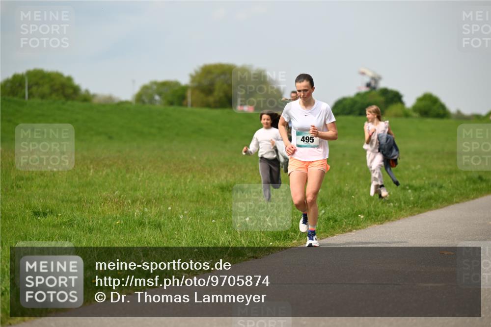 10.05.2026 - 8. Wedeler Halbmarathon Dr. Thomas Lammeyer http://msf.ph/oto/9705874 10.05.2026 11:56:09 Laufen 495 meine-sportfotos.de