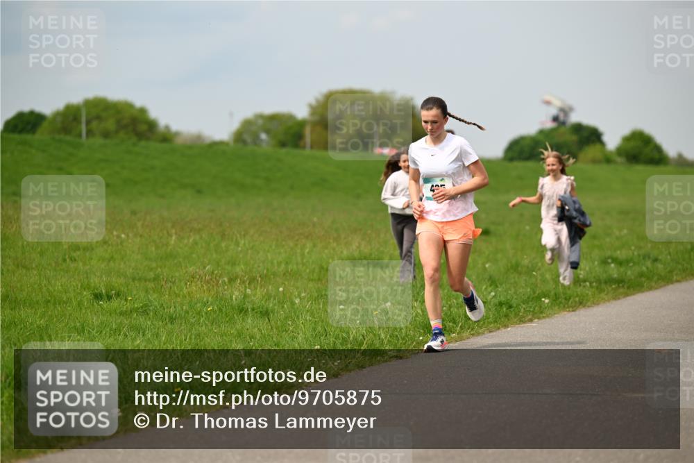 10.05.2026 - 8. Wedeler Halbmarathon Dr. Thomas Lammeyer http://msf.ph/oto/9705875 10.05.2026 11:56:09 Laufen  meine-sportfotos.de
