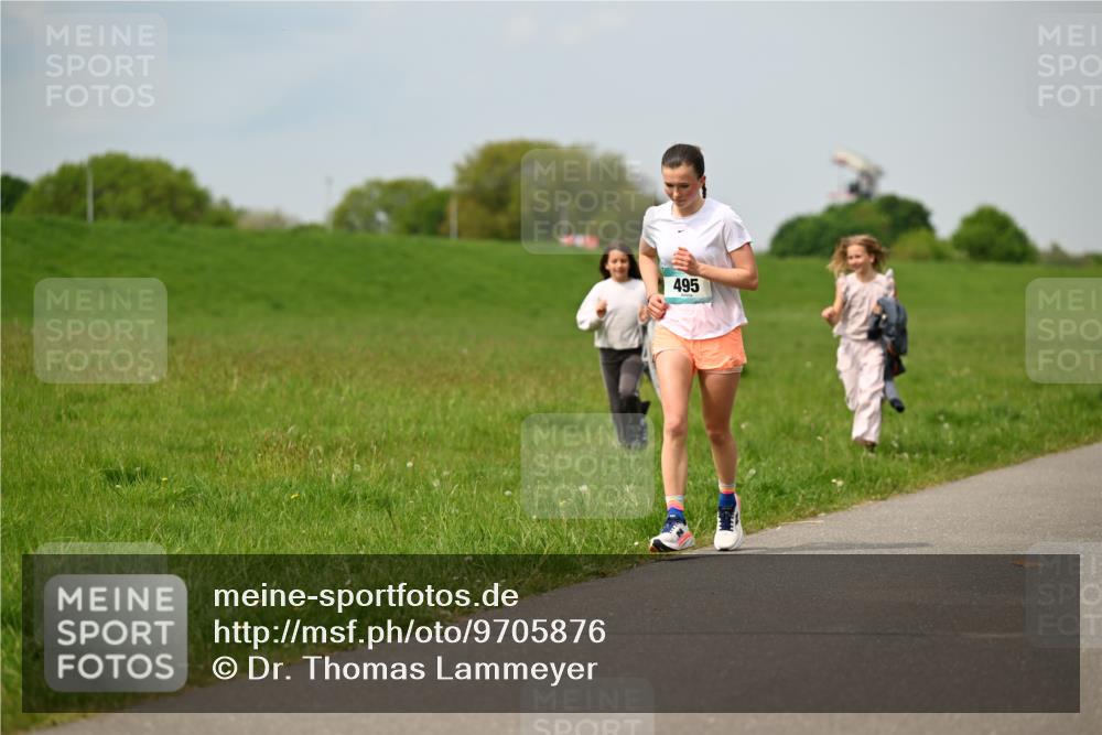10.05.2026 - 8. Wedeler Halbmarathon Dr. Thomas Lammeyer http://msf.ph/oto/9705876 10.05.2026 11:56:09 Laufen 495 meine-sportfotos.de