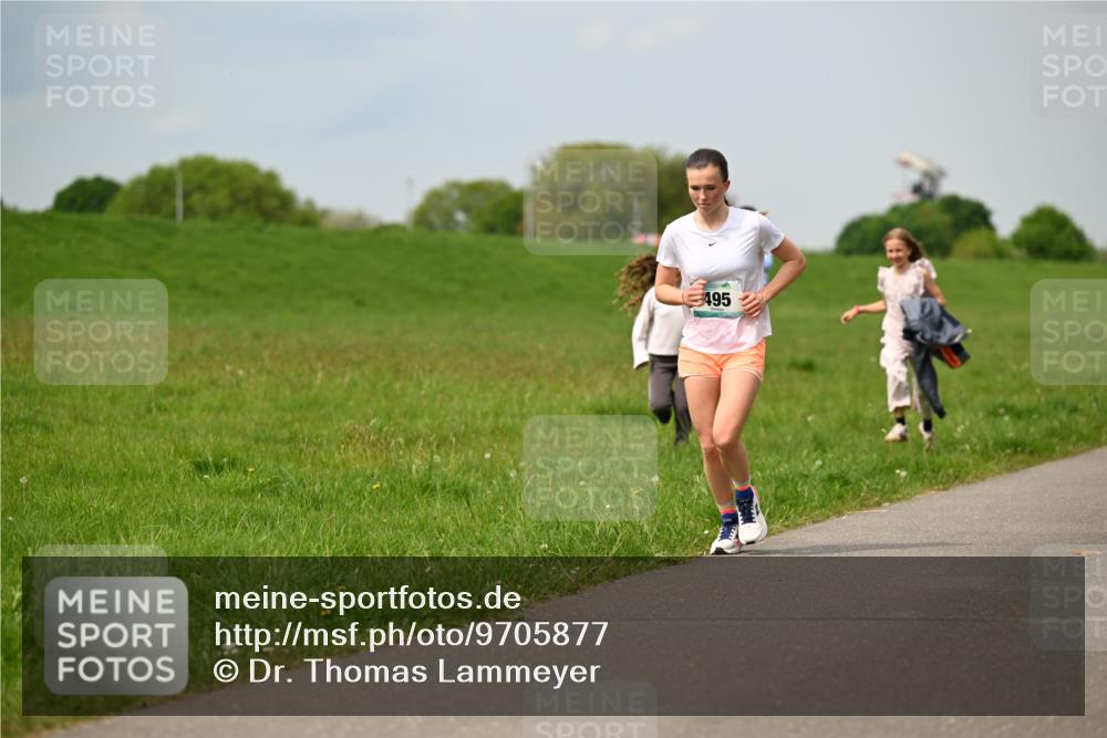 10.05.2026 - 8. Wedeler Halbmarathon Dr. Thomas Lammeyer http://msf.ph/oto/9705877 10.05.2026 11:56:10 Laufen 495 meine-sportfotos.de