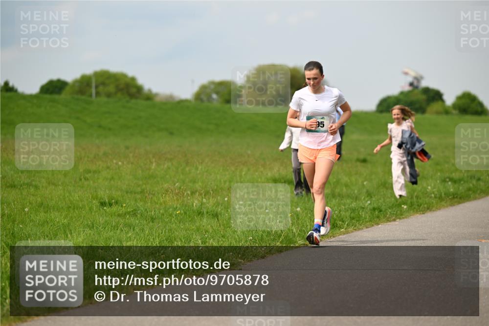 10.05.2026 - 8. Wedeler Halbmarathon Dr. Thomas Lammeyer http://msf.ph/oto/9705878 10.05.2026 11:56:10 Laufen  meine-sportfotos.de