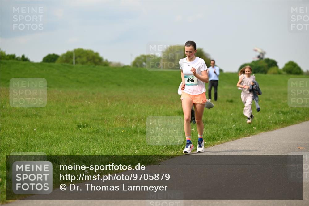 10.05.2026 - 8. Wedeler Halbmarathon Dr. Thomas Lammeyer http://msf.ph/oto/9705879 10.05.2026 11:56:10 Laufen 495 meine-sportfotos.de