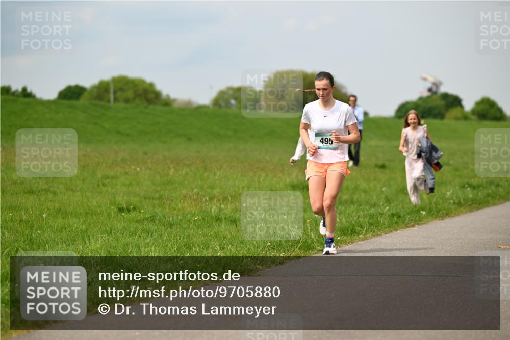 10.05.2026 - 8. Wedeler Halbmarathon Dr. Thomas Lammeyer http://msf.ph/oto/9705880 10.05.2026 11:56:10 Laufen 495 meine-sportfotos.de