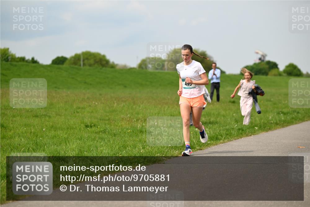 10.05.2026 - 8. Wedeler Halbmarathon Dr. Thomas Lammeyer http://msf.ph/oto/9705881 10.05.2026 11:56:10 Laufen 495 meine-sportfotos.de