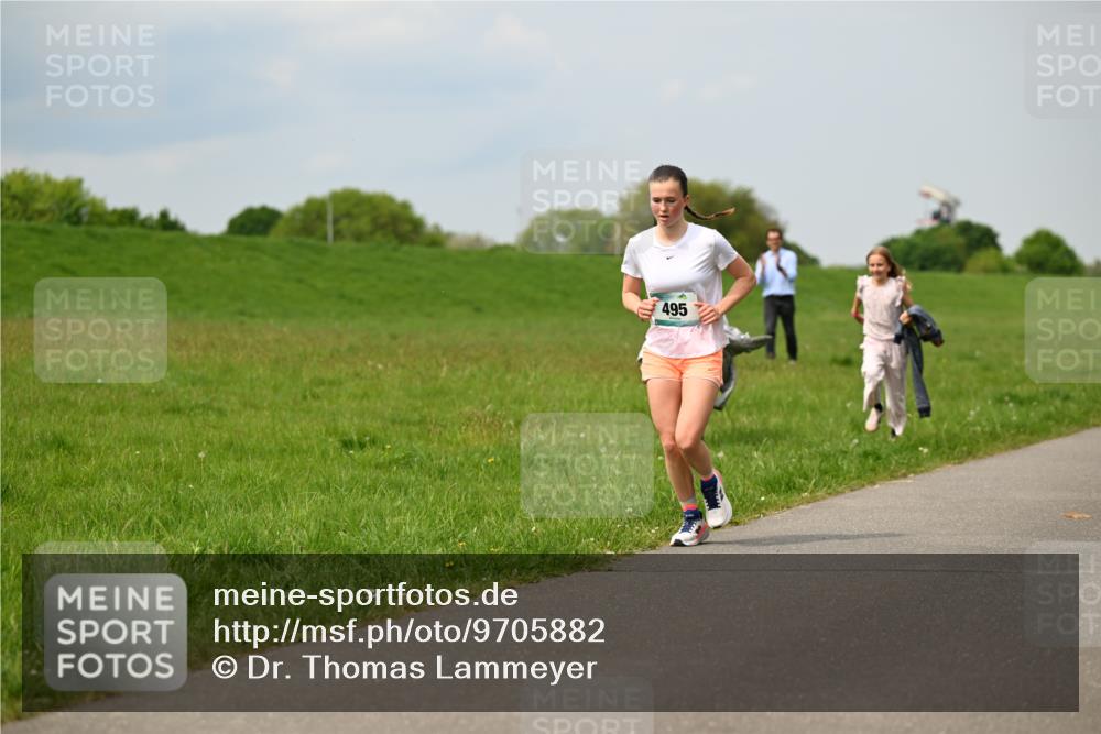 10.05.2026 - 8. Wedeler Halbmarathon Dr. Thomas Lammeyer http://msf.ph/oto/9705882 10.05.2026 11:56:10 Laufen 495 meine-sportfotos.de