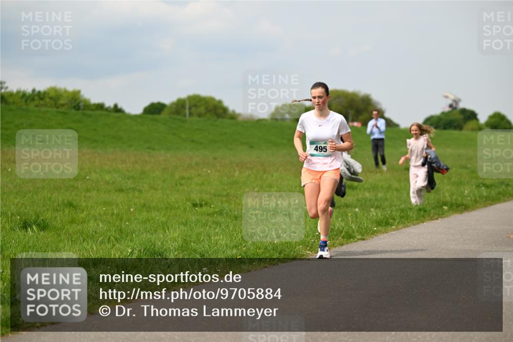 10.05.2026 - 8. Wedeler Halbmarathon Dr. Thomas Lammeyer http://msf.ph/oto/9705884 10.05.2026 11:56:11 Laufen 495 meine-sportfotos.de
