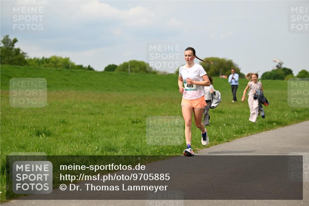 10.05.2026 - 8. Wedeler Halbmarathon Dr. Thomas Lammeyer http://msf.ph/oto/9705885 10.05.2026 11:56:11 Laufen 495 meine-sportfotos.de