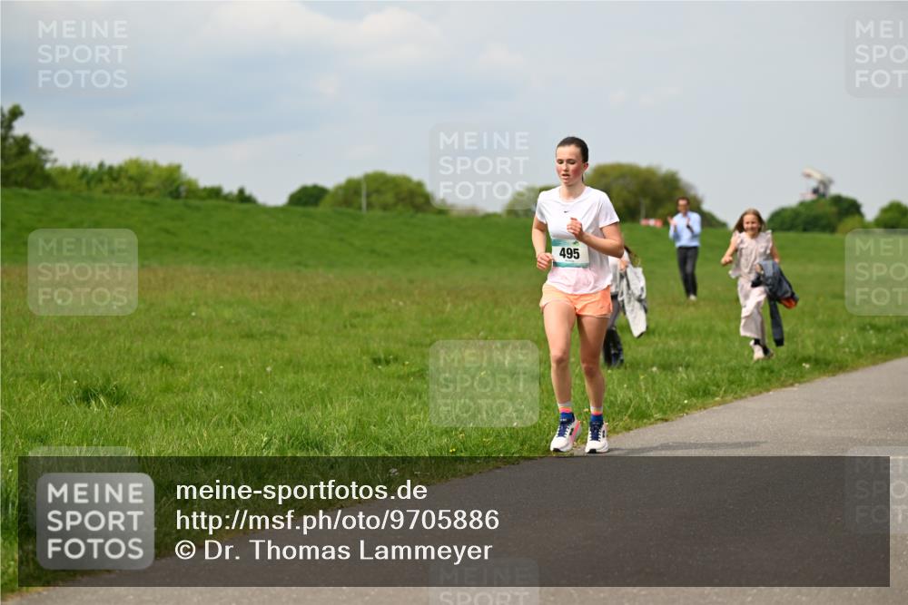 10.05.2026 - 8. Wedeler Halbmarathon Dr. Thomas Lammeyer http://msf.ph/oto/9705886 10.05.2026 11:56:11 Laufen 495 meine-sportfotos.de
