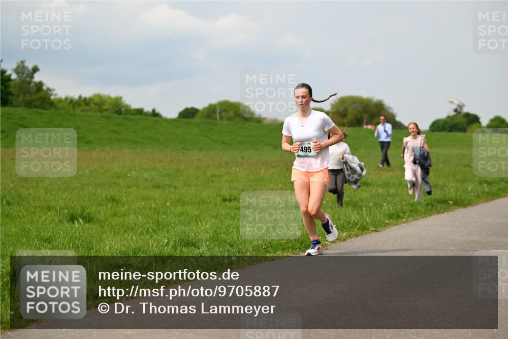 10.05.2026 - 8. Wedeler Halbmarathon Dr. Thomas Lammeyer http://msf.ph/oto/9705887 10.05.2026 11:56:11 Laufen 495 meine-sportfotos.de