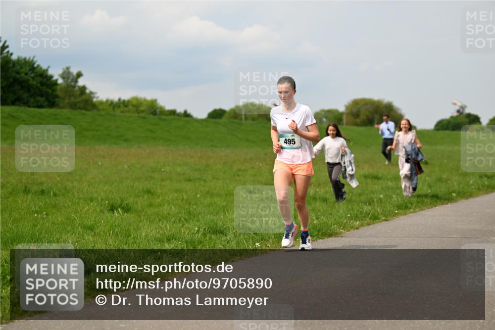 10.05.2026 - 8. Wedeler Halbmarathon Dr. Thomas Lammeyer http://msf.ph/oto/9705890 10.05.2026 11:56:11 Laufen 495 meine-sportfotos.de