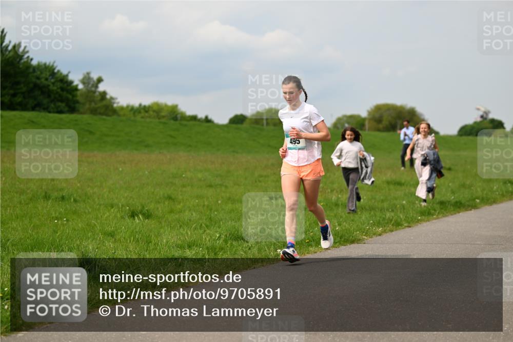 10.05.2026 - 8. Wedeler Halbmarathon Dr. Thomas Lammeyer http://msf.ph/oto/9705891 10.05.2026 11:56:11 Laufen 495 meine-sportfotos.de