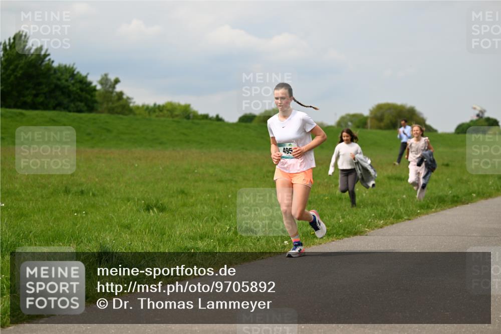 10.05.2026 - 8. Wedeler Halbmarathon Dr. Thomas Lammeyer http://msf.ph/oto/9705892 10.05.2026 11:56:12 Laufen 495 meine-sportfotos.de