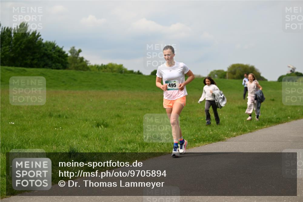 10.05.2026 - 8. Wedeler Halbmarathon Dr. Thomas Lammeyer http://msf.ph/oto/9705894 10.05.2026 11:56:12 Laufen 495 meine-sportfotos.de