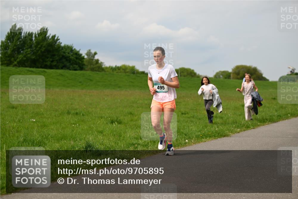 10.05.2026 - 8. Wedeler Halbmarathon Dr. Thomas Lammeyer http://msf.ph/oto/9705895 10.05.2026 11:56:12 Laufen 495 meine-sportfotos.de