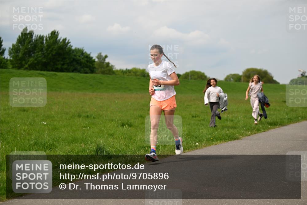 10.05.2026 - 8. Wedeler Halbmarathon Dr. Thomas Lammeyer http://msf.ph/oto/9705896 10.05.2026 11:56:12 Laufen  meine-sportfotos.de