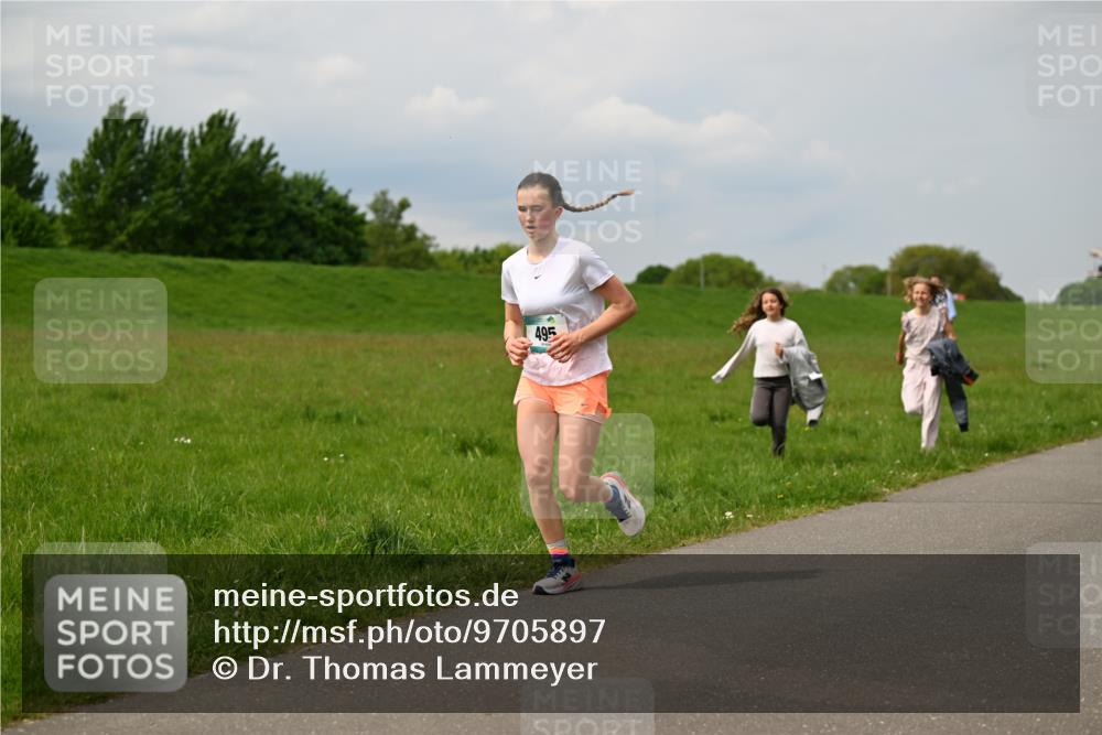 10.05.2026 - 8. Wedeler Halbmarathon Dr. Thomas Lammeyer http://msf.ph/oto/9705897 10.05.2026 11:56:12 Laufen 495 meine-sportfotos.de