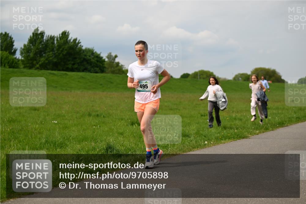 10.05.2026 - 8. Wedeler Halbmarathon Dr. Thomas Lammeyer http://msf.ph/oto/9705898 10.05.2026 11:56:12 Laufen 495 meine-sportfotos.de
