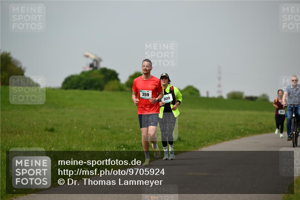 10.05.2026 - 8. Wedeler Halbmarathon Dr. Thomas Lammeyer http://msf.ph/oto/9705924 10.05.2026 11:56:30 Laufen 359, 309 meine-sportfotos.de