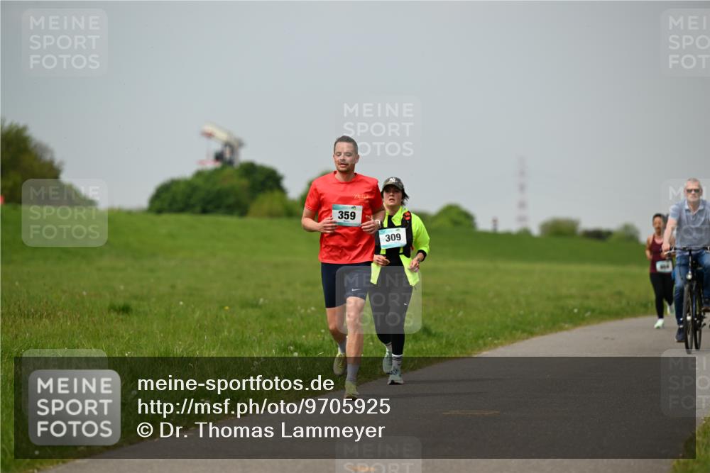 10.05.2026 - 8. Wedeler Halbmarathon Dr. Thomas Lammeyer http://msf.ph/oto/9705925 10.05.2026 11:56:30 Laufen 359, 309 meine-sportfotos.de