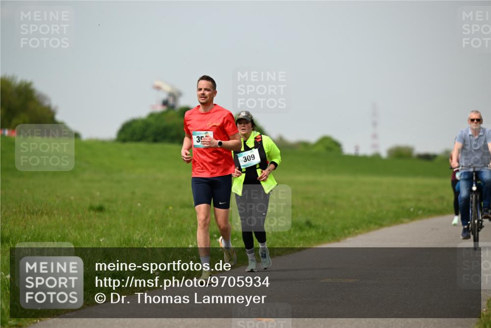 10.05.2026 - 8. Wedeler Halbmarathon Dr. Thomas Lammeyer http://msf.ph/oto/9705934 10.05.2026 11:56:31 Laufen 309 meine-sportfotos.de