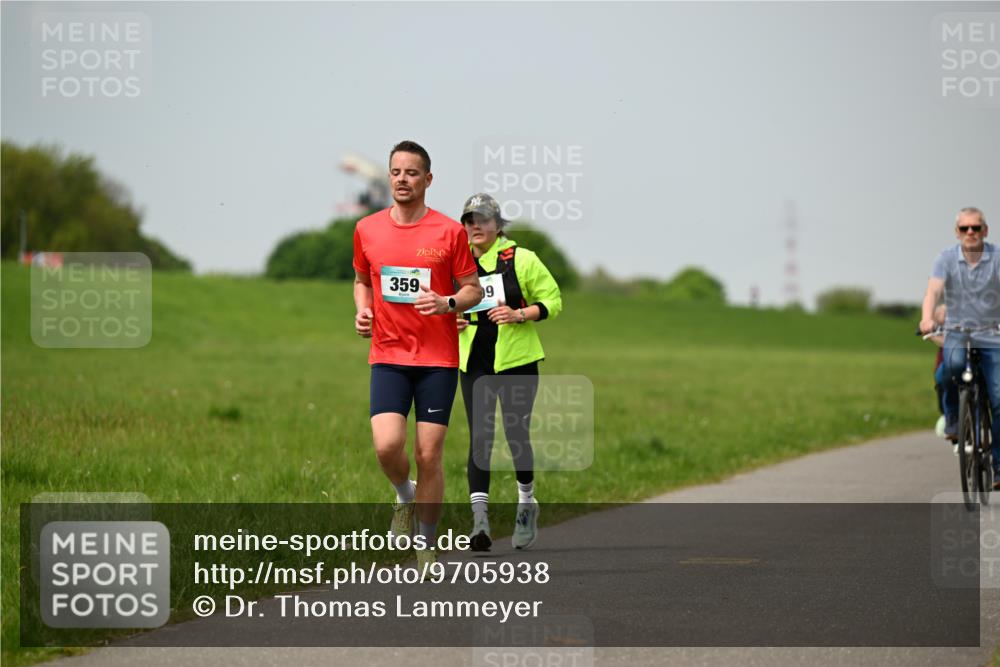10.05.2026 - 8. Wedeler Halbmarathon Dr. Thomas Lammeyer http://msf.ph/oto/9705938 10.05.2026 11:56:32 Laufen 359 meine-sportfotos.de