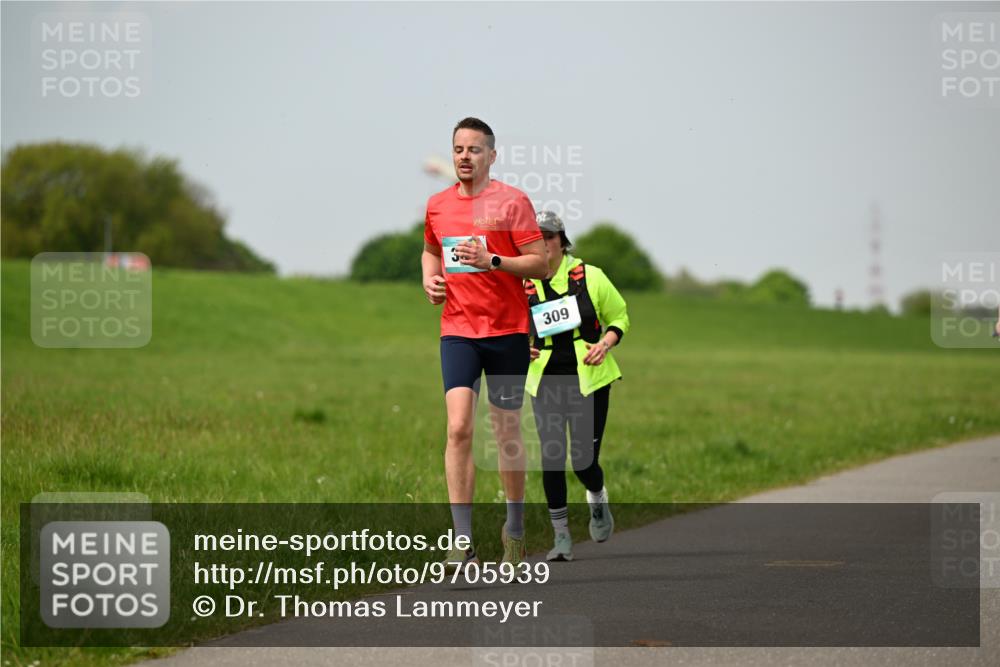 10.05.2026 - 8. Wedeler Halbmarathon Dr. Thomas Lammeyer http://msf.ph/oto/9705939 10.05.2026 11:56:32 Laufen 309 meine-sportfotos.de