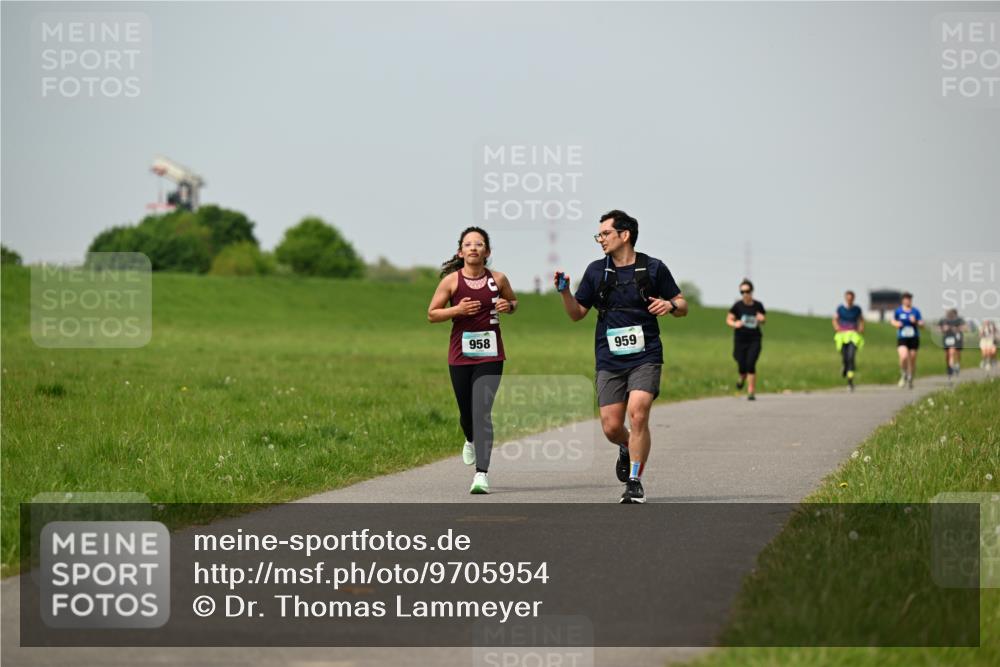 10.05.2026 - 8. Wedeler Halbmarathon Dr. Thomas Lammeyer http://msf.ph/oto/9705954 10.05.2026 11:56:38 Laufen 958, 959 meine-sportfotos.de