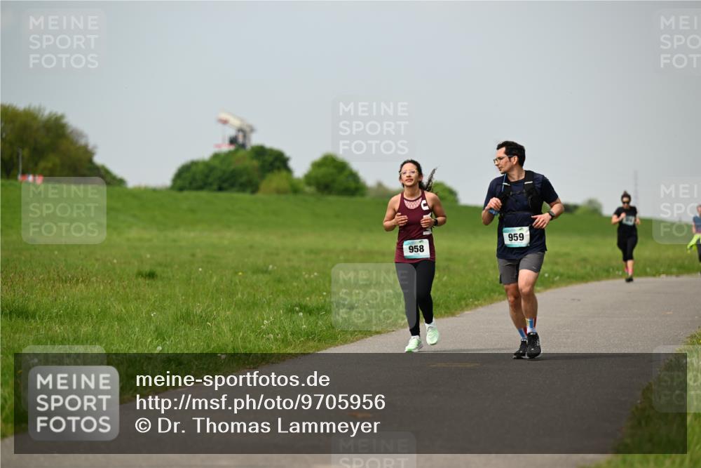 10.05.2026 - 8. Wedeler Halbmarathon Dr. Thomas Lammeyer http://msf.ph/oto/9705956 10.05.2026 11:56:38 Laufen 958, 959 meine-sportfotos.de