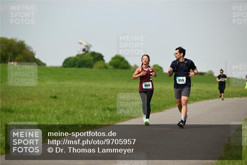 10.05.2026 - 8. Wedeler Halbmarathon Dr. Thomas Lammeyer http://msf.ph/oto/9705957 10.05.2026 11:56:38 Laufen 958, 959 meine-sportfotos.de