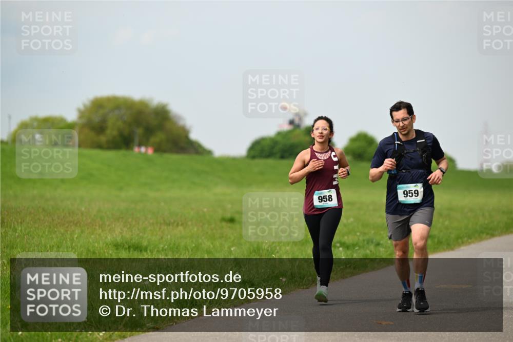 10.05.2026 - 8. Wedeler Halbmarathon Dr. Thomas Lammeyer http://msf.ph/oto/9705958 10.05.2026 11:56:40 Laufen 958, 959 meine-sportfotos.de