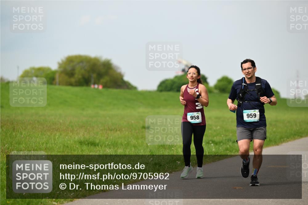 10.05.2026 - 8. Wedeler Halbmarathon Dr. Thomas Lammeyer http://msf.ph/oto/9705962 10.05.2026 11:56:41 Laufen 958, 959 meine-sportfotos.de