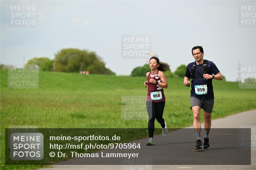 10.05.2026 - 8. Wedeler Halbmarathon Dr. Thomas Lammeyer http://msf.ph/oto/9705964 10.05.2026 11:56:41 Laufen 958, 959 meine-sportfotos.de