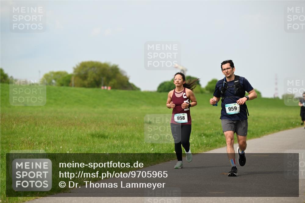 10.05.2026 - 8. Wedeler Halbmarathon Dr. Thomas Lammeyer http://msf.ph/oto/9705965 10.05.2026 11:56:41 Laufen 959, 958 meine-sportfotos.de